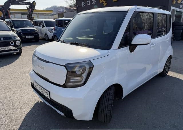 Is the KIA RAY STANDARD 2023 fuel-efficient for city driving?