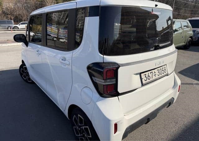 Is the KIA RAY STANDARD 2023 fuel-efficient for city driving?