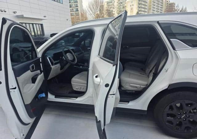 Is the KIA SORENTO MQ4 2024 suitable for Uganda’s road conditions?