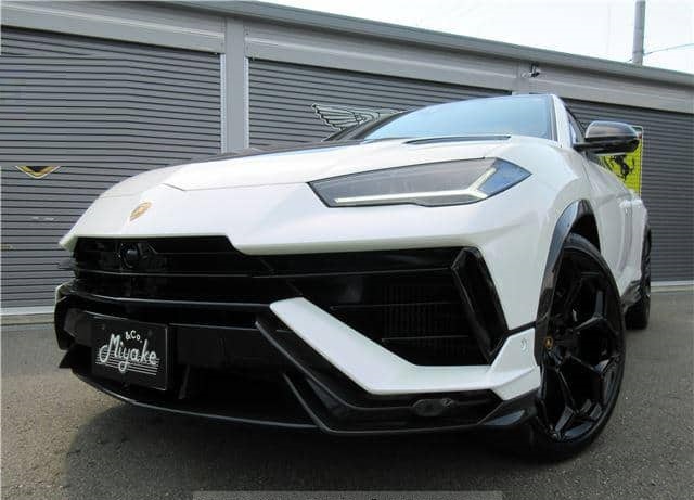 Is the LAMBORGHINI URUS 2023 suitable for Ugandan driving conditions?