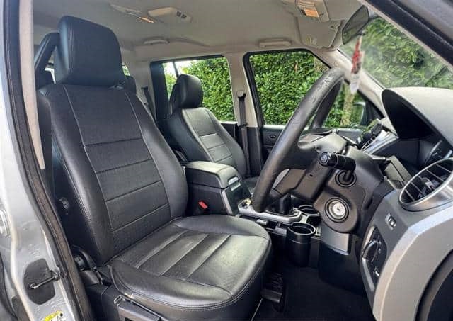 Is the LAND ROVER DISCOVERY 3 MANUAL DIESEL 2008 suitable for off-road driving in Uganda?