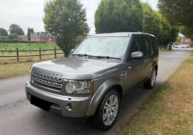 Is the LAND ROVER DISCOVERY 4 AUTOMATIC DIESEL 2009 suitable for Uganda’s road conditions?