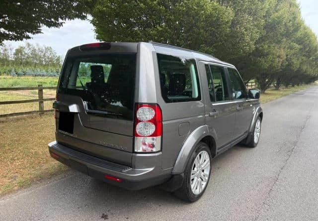 Is the LAND ROVER DISCOVERY 4 AUTOMATIC DIESEL 2009 suitable for Uganda’s road conditions?