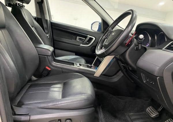 Is the LAND ROVER DISCOVERY SPORT AUTOMATIC DIESEL 2016 suitable for Uganda’s road conditions?