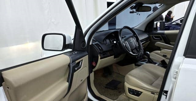 Is the LAND ROVER FREELANDER 2014 suitable for Uganda’s rough terrains?