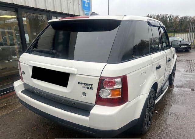 Is the LAND ROVER RANGE ROVER SPORT 2.7 TD V6 HSE 2007 fuel-efficient for Ugandan roads?