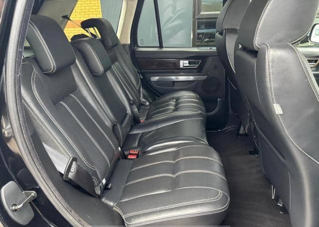 Is the LAND ROVER RANGE ROVER SPORT 3.0 TD V6 HSE 2010 suitable for Ugandan roads?