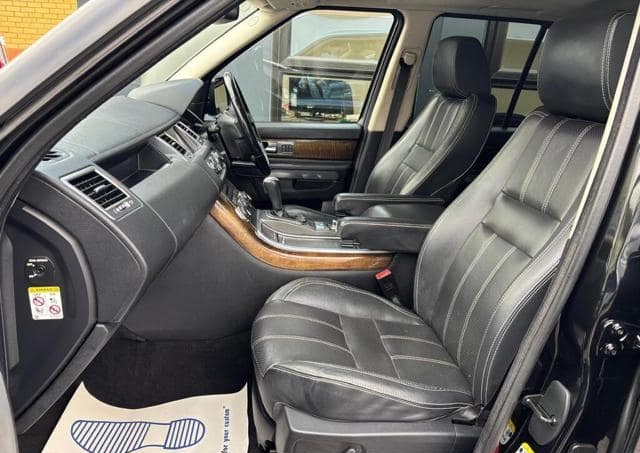 Is the LAND ROVER RANGE ROVER SPORT 3.0 TD V6 HSE 2010 suitable for Ugandan roads?