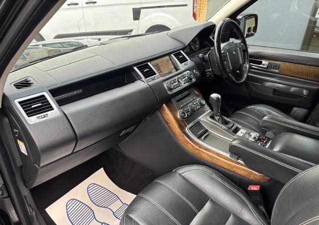 Is the LAND ROVER RANGE ROVER SPORT 3.0 TD V6 HSE 2010 suitable for Ugandan roads?
