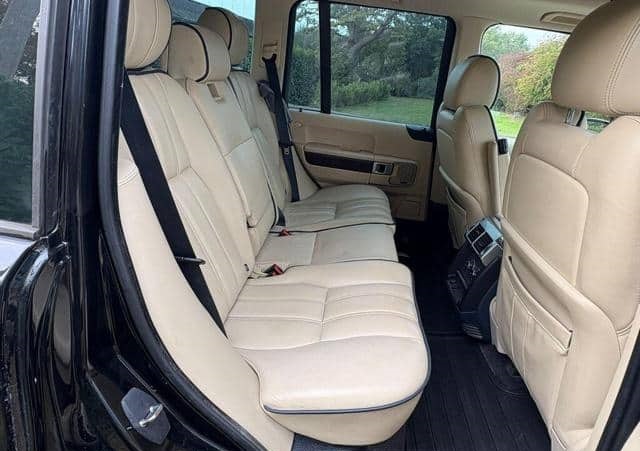 Is the LAND ROVER RANGE ROVER VOGUE 2007 suitable for Uganda’s rough terrains?