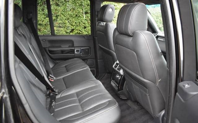 Is the LAND ROVER RANGE ROVER 5.0 V8 AUTOBIOGRAPHY 2009 suitable for off-road driving in Uganda?