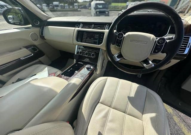 Is the LAND ROVER RANGE ROVER 4.4 SD V8 2013 suitable for Uganda’s road conditions?