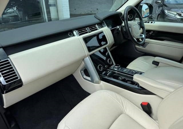 What features make the LAND ROVER RANGE ROVER 3.0 D350 2021 a suitable choice for Ugandan roads?