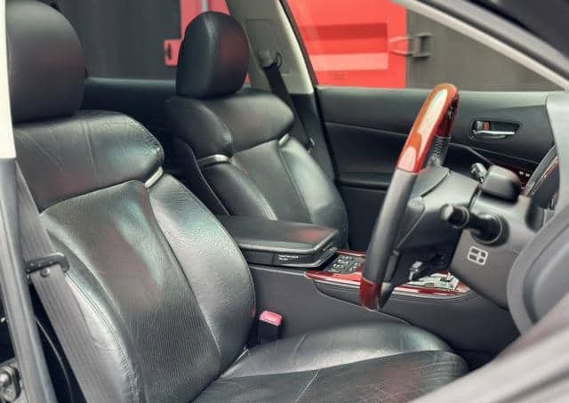 Is the LEXUS GS 450HL 2011 suitable for Ugandan roads?