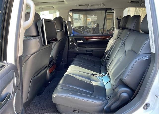 Is the LEXUS LX 2016 suitable for Uganda’s terrain?