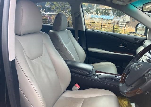 Is the LEXUS RX 2009 suitable for Ugandan roads?