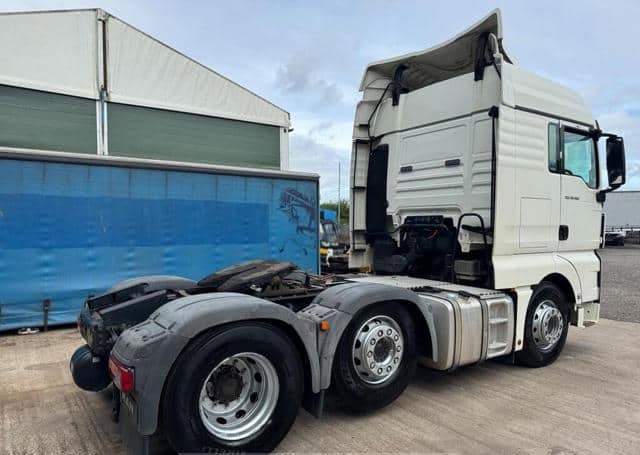 Is the MAN TGX AUTOMATIC DIESEL 2013 fuel efficient for long-distance driving?