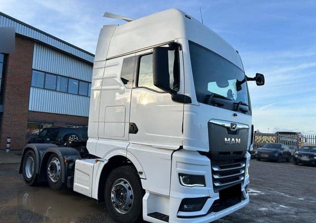 What are the key features of MAN TGX AUTOMATIC DIESEL 2022?