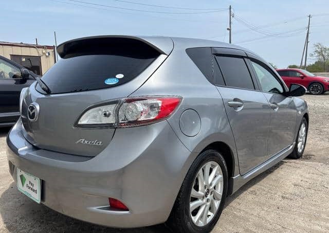 Is the MAZDA AXELA SPORT 2012 fuel-efficient for daily driving in Uganda?