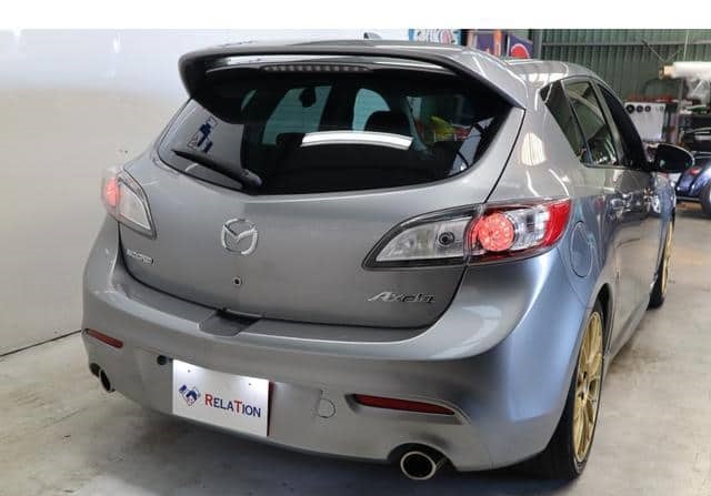Is the MAZDA AXELA 2011 fuel-efficient for Ugandan roads?
