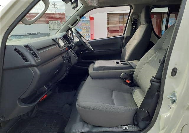 Is the MAZDA BONGO BRAWNY VAN 2021 suitable for long-distance travel in Uganda?