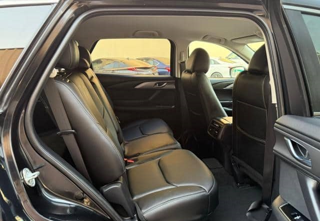Is the MAZDA CX-9 2017 suitable for family use?