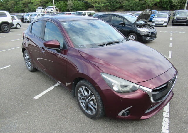 Is the MAZDA DEMIO XD 2017 fuel efficient for city driving in Uganda?
