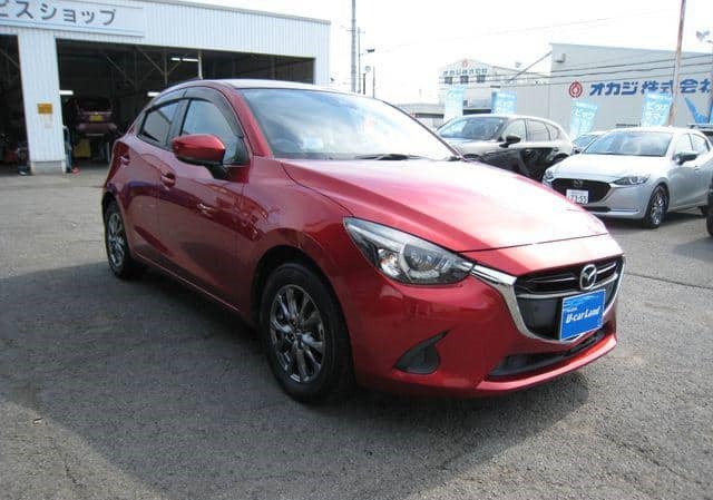 Is the MAZDA DEMIO 2020 fuel-efficient for Ugandan roads?