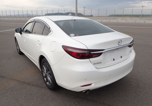 Is the MAZDA MAZDA6 XD 2020 fuel-efficient for Ugandan roads?