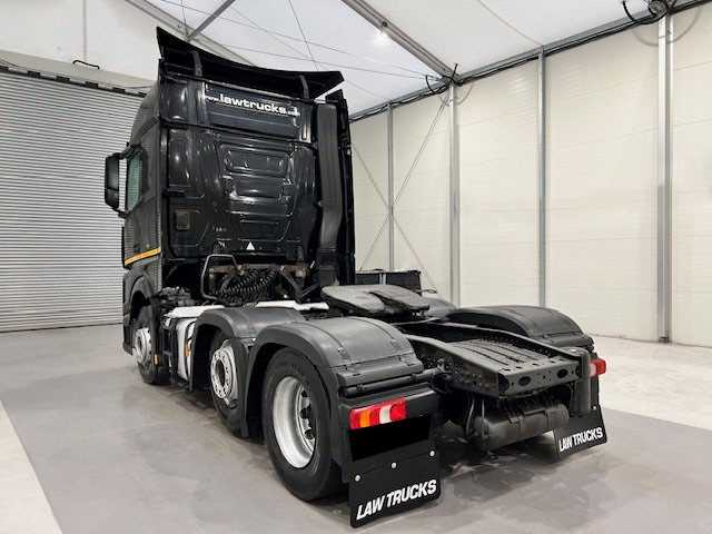 Is the MERCEDES-BENZ ACTROS 2014 suitable for long-distance hauls in Uganda?