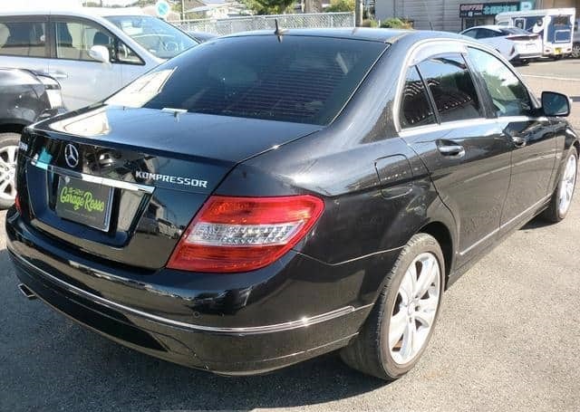 Is the MERCEDES-BENZ C-CLASS 2009 fuel-efficient for Ugandan roads?