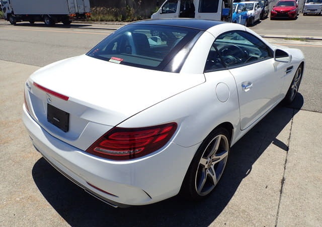What are the key features of MERCEDES-BENZ SLC CLASS SLC SLC180 2017?