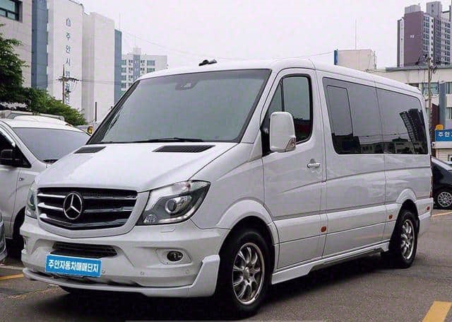 Is the MERCEDES-BENZ SPRINTER 2018 suitable for my business needs?