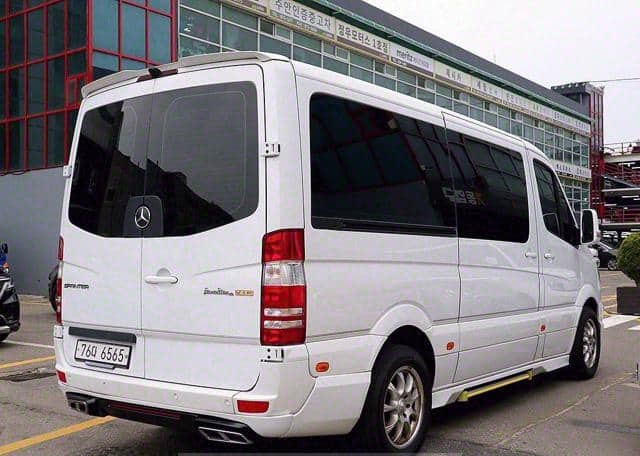 Is the MERCEDES-BENZ SPRINTER 2018 suitable for my business needs?