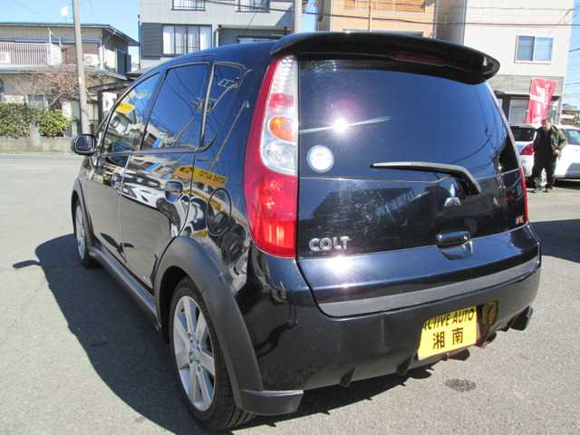 Is the MITSUBISHI COLT 2007 fuel efficient for city driving in Uganda?