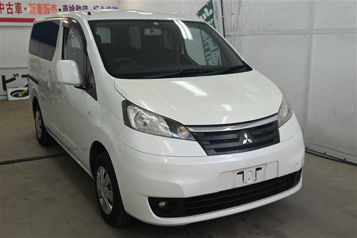 Is the MITSUBISHI DELICA D3 2013 suitable for Uganda’s road conditions?