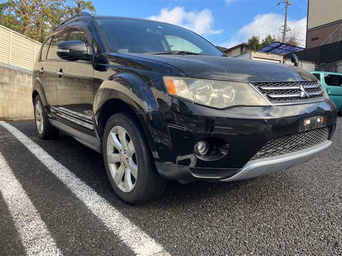 Is the MITSUBISHI OUTLANDER 2011 fuel-efficient for Uganda’s road conditions?