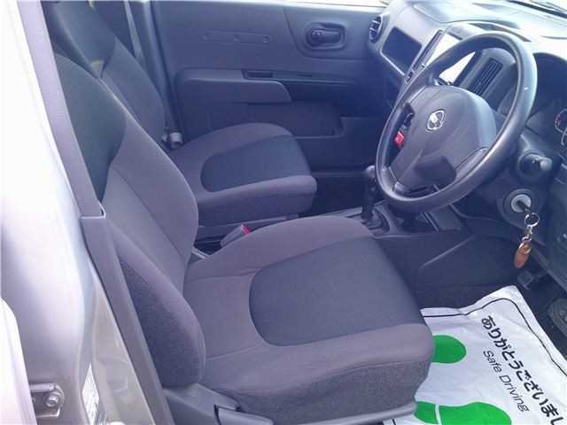 Is the NISSAN AD VAN 2017 fuel-efficient for daily commutes in Uganda?