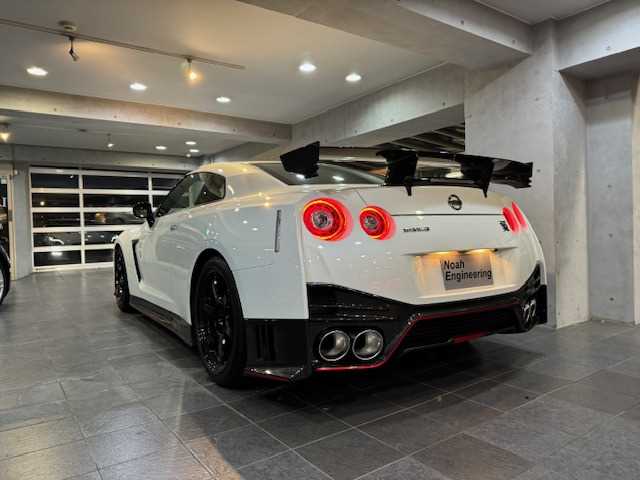Is the NISSAN GT-R 2015 suitable for Uganda’s driving conditions?