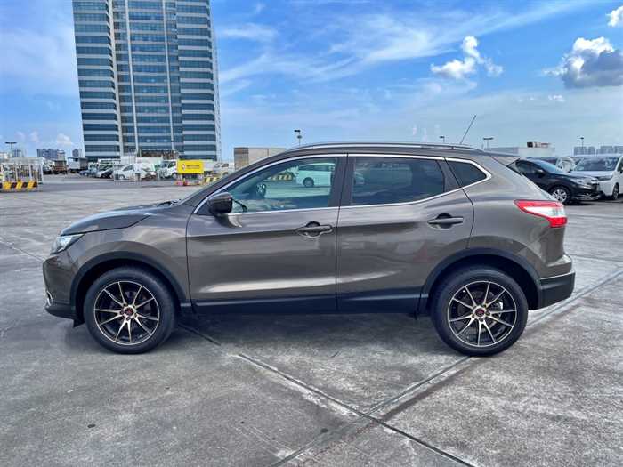 Is the NISSAN QASHQAI 2015 fuel-efficient for Ugandan roads?