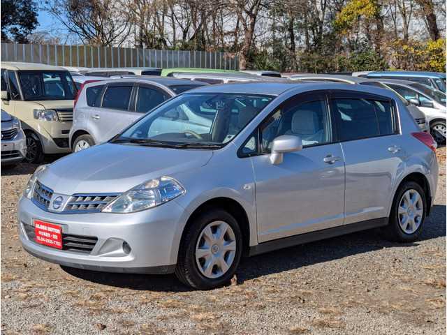 Is the NISSAN TIIDA 2009 fuel efficient for urban driving in Uganda?