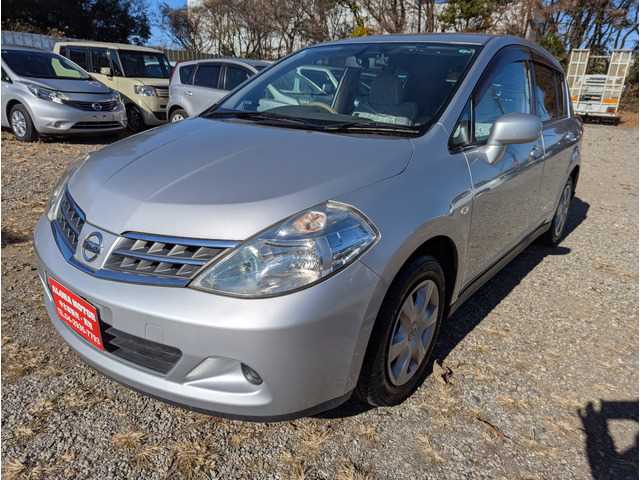 Is the NISSAN TIIDA 2009 fuel efficient for urban driving in Uganda?