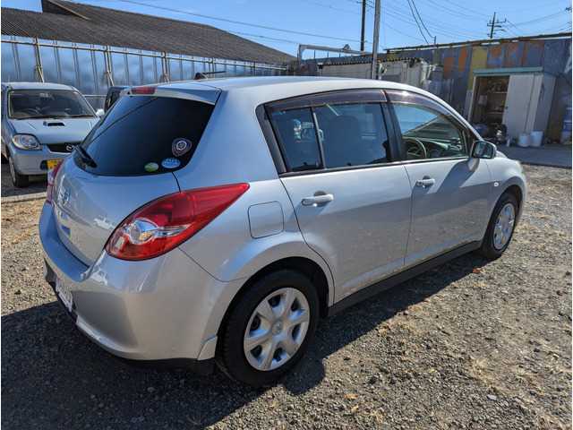Is the NISSAN TIIDA 2009 fuel efficient for urban driving in Uganda?