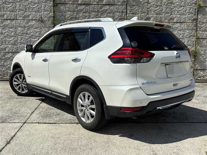Is the NISSAN X-TRAIL HYBRID 2018 fuel efficient for urban driving in Uganda?