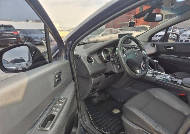 Is the PEUGEOT 3008 2015 suitable for Uganda’s road conditions?