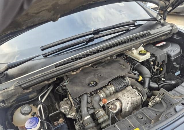 Is the PEUGEOT 3008 2015 suitable for Uganda’s road conditions?