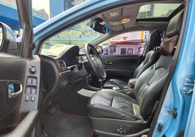Is the SSANGYONG KORANDO CLUBBY 4WD 2012 suitable for Uganda’s terrain?