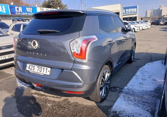 What are the key features of the SSANGYONG TIVOLI GEAR EDITION 2WD 2018?