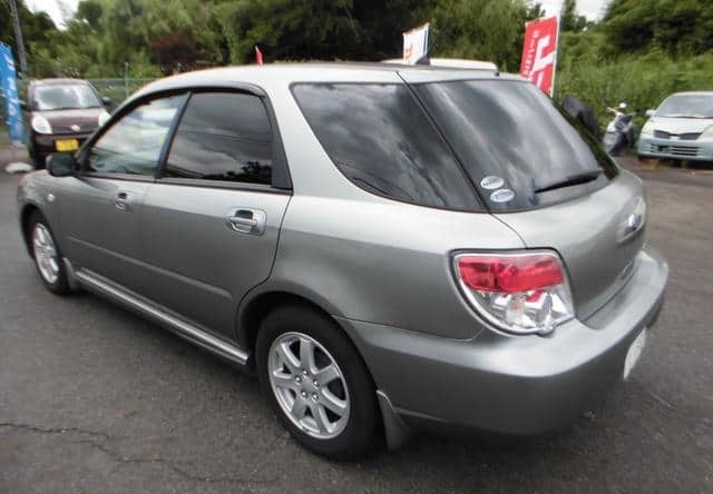 Is the SUBARU IMPREZA SPORTSWAGON 2006 suitable for Ugandan road conditions?
