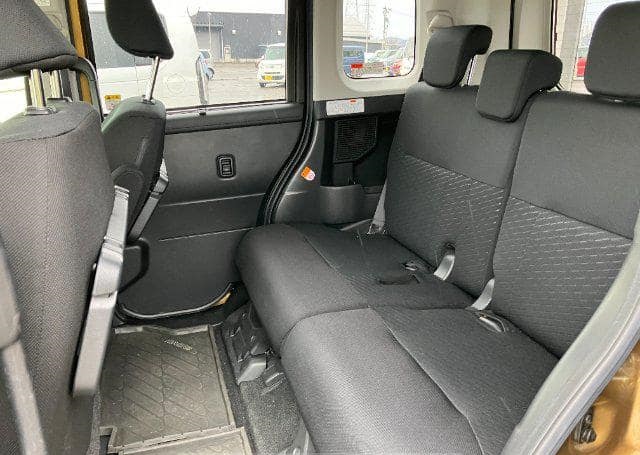 Is the SUBARU JUSTY G 2016 suitable for the Ugandan terrain?
